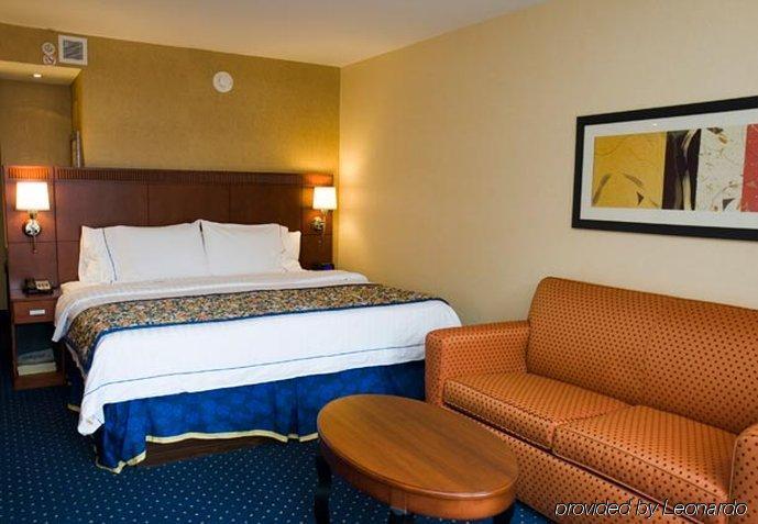 Courtyard By Marriott Downtown 3*